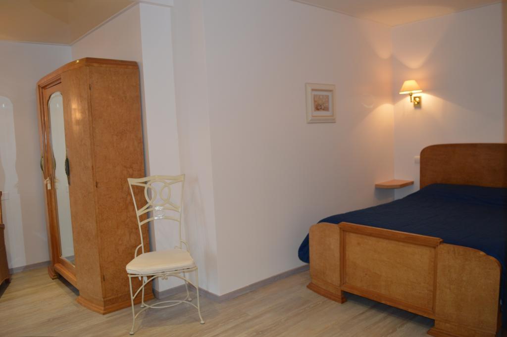 Logis Le Bretagne Hotel Sillé-le-Guillaume Buitenkant foto