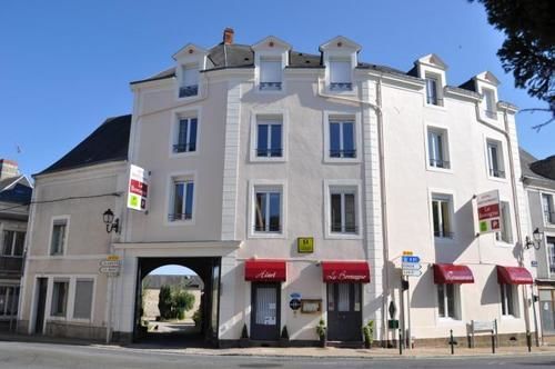 Logis Le Bretagne Hotel Sillé-le-Guillaume Buitenkant foto