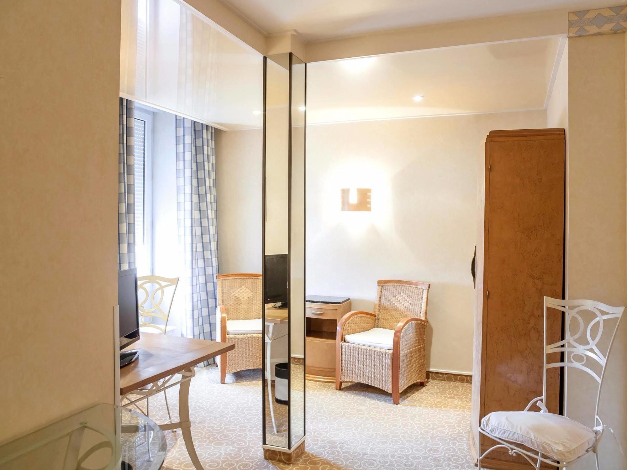 Logis Le Bretagne Hotel Sillé-le-Guillaume Buitenkant foto