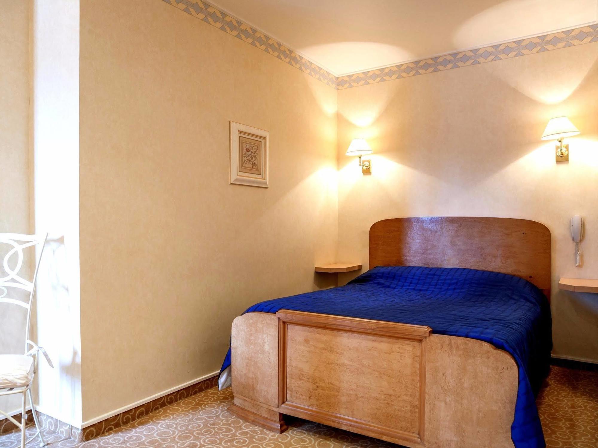 Logis Le Bretagne Hotel Sillé-le-Guillaume Buitenkant foto