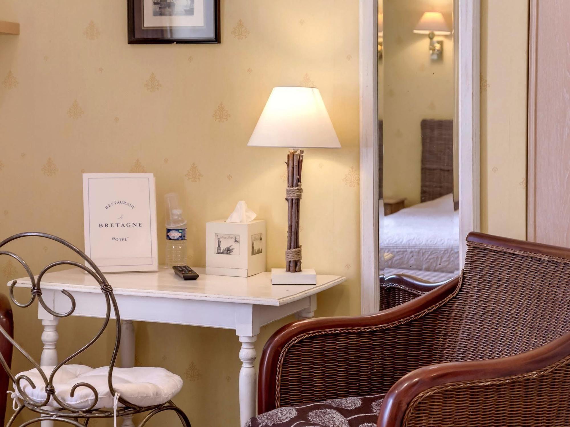 Logis Le Bretagne Hotel Sillé-le-Guillaume Buitenkant foto